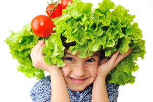 Tips για να τρώει η οικογένειά σας λαχανικά και φρούτα